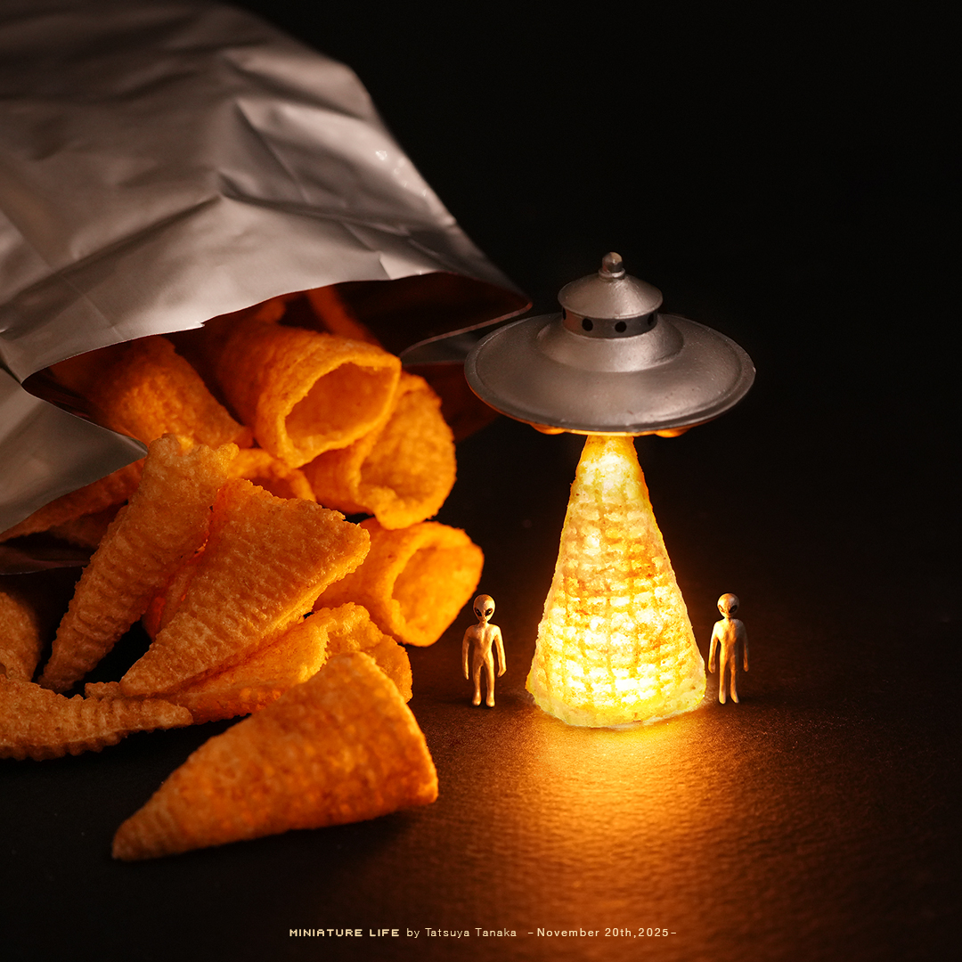 おかしな光を発するUFO