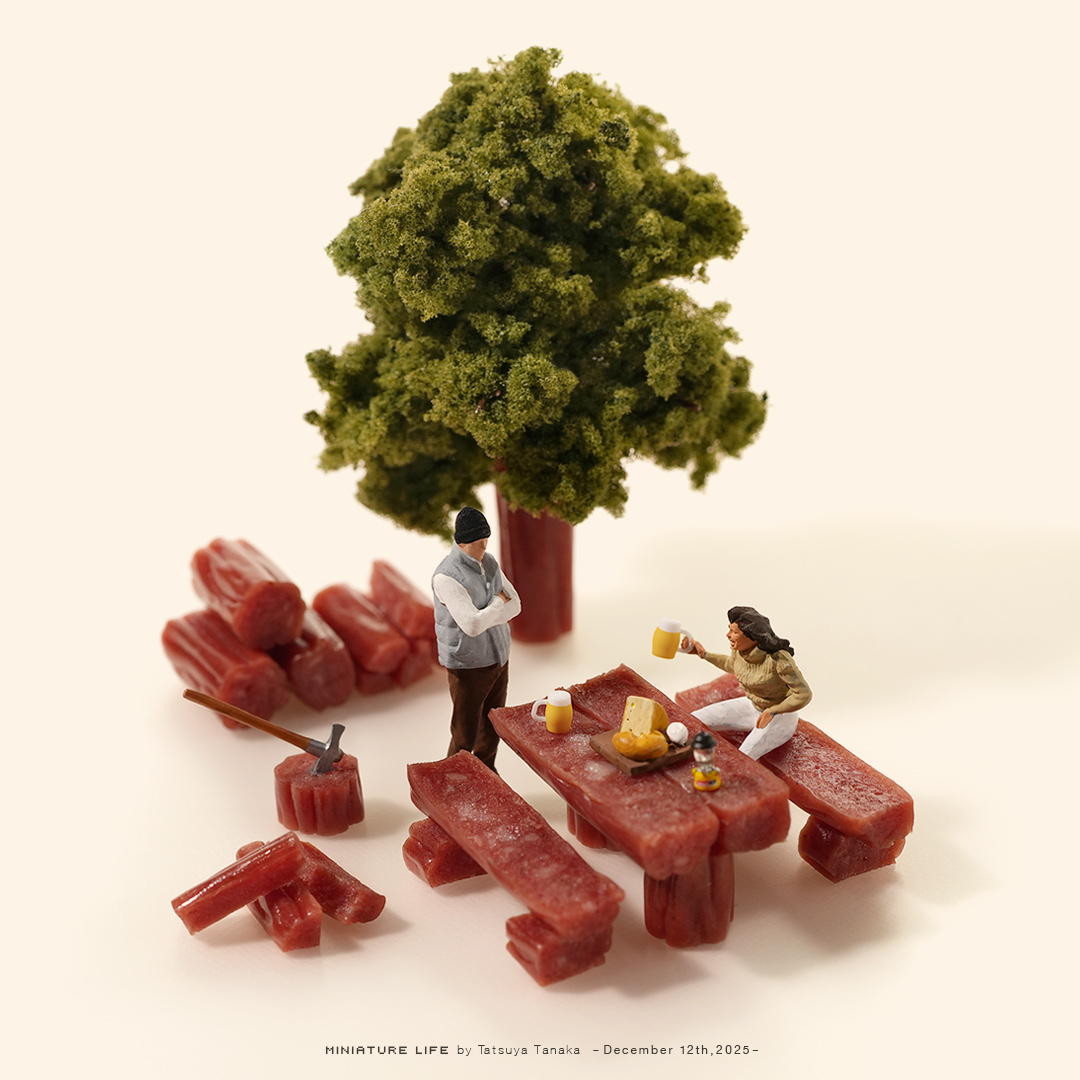 味のあるベンチとテーブル