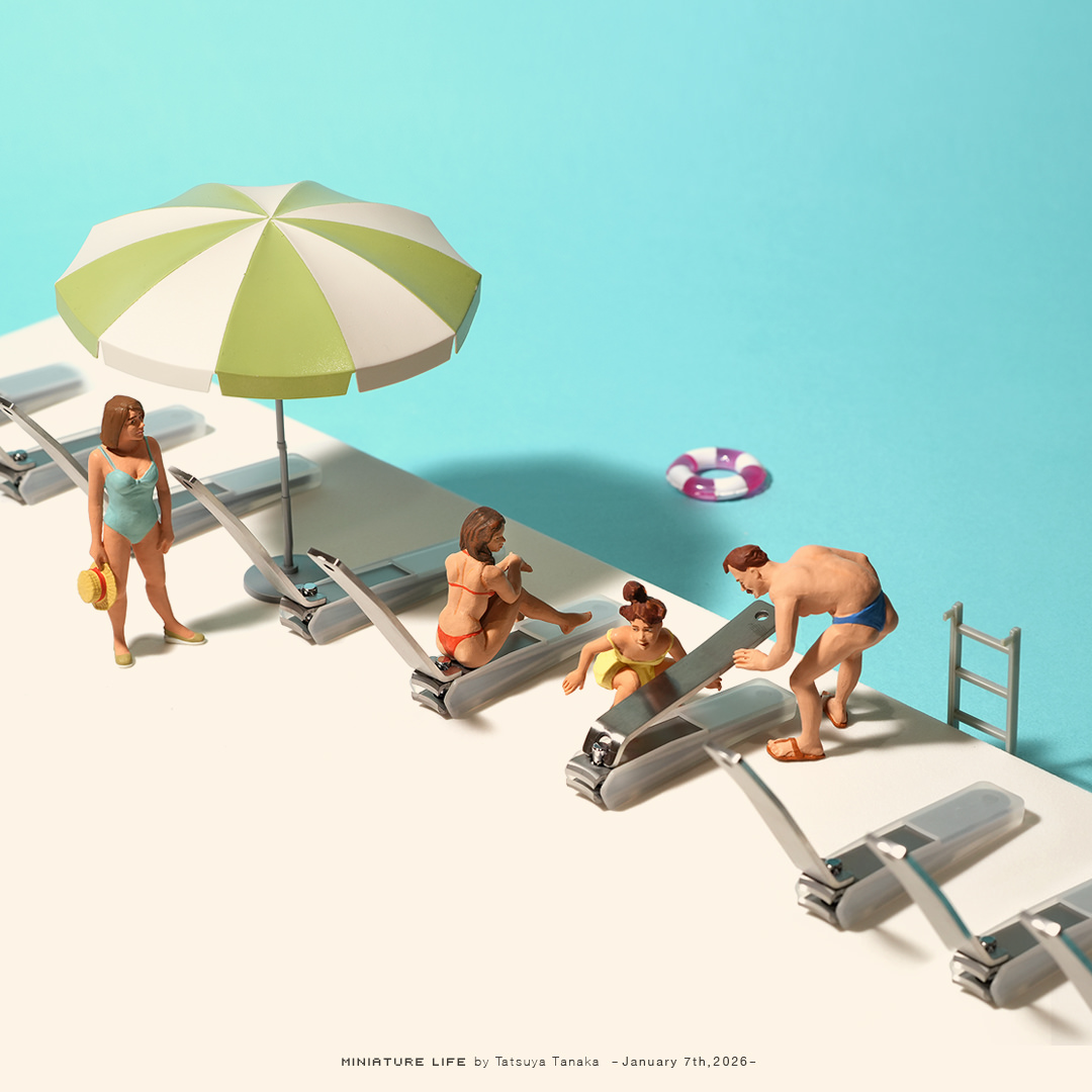 “つめ”があまいデッキチェア